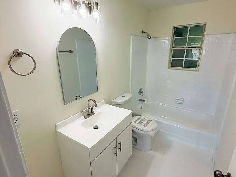 443 Dargan Pl SW — Photo 2