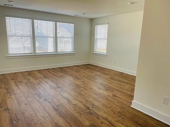 4th image of 1036 Blueberry Ln
