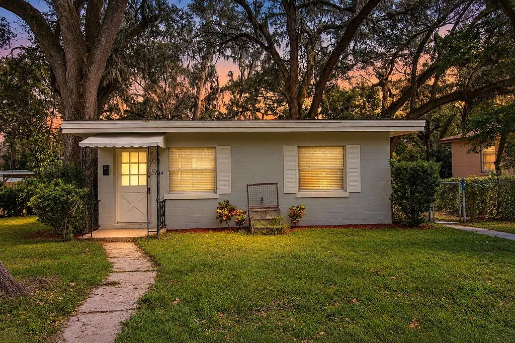2 bed, 1.0 bath, 761 sqft, $1,300 — Photo 1
