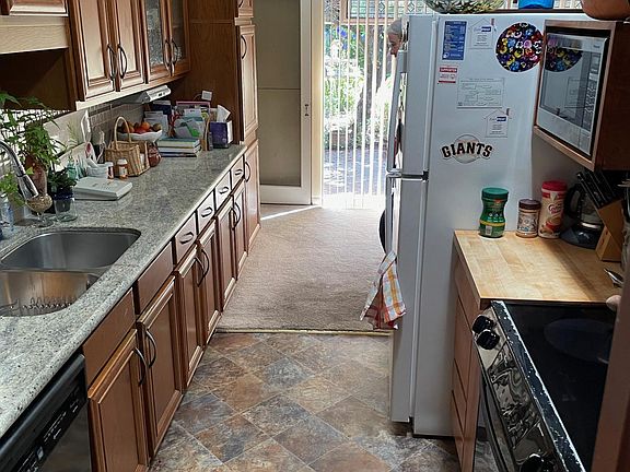 3rd image of 1050 Moffett Cir
