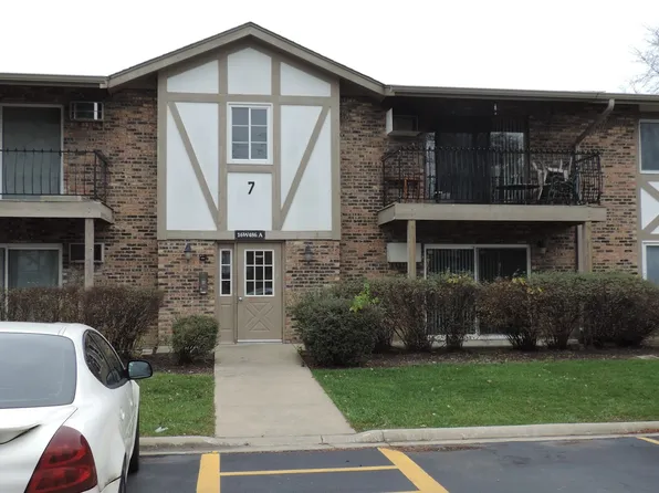 16W486 Lake Dr #7A-204, Willowbrook, IL 60527