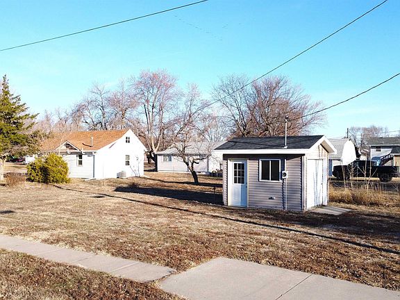 5th image of 1705 E Ave