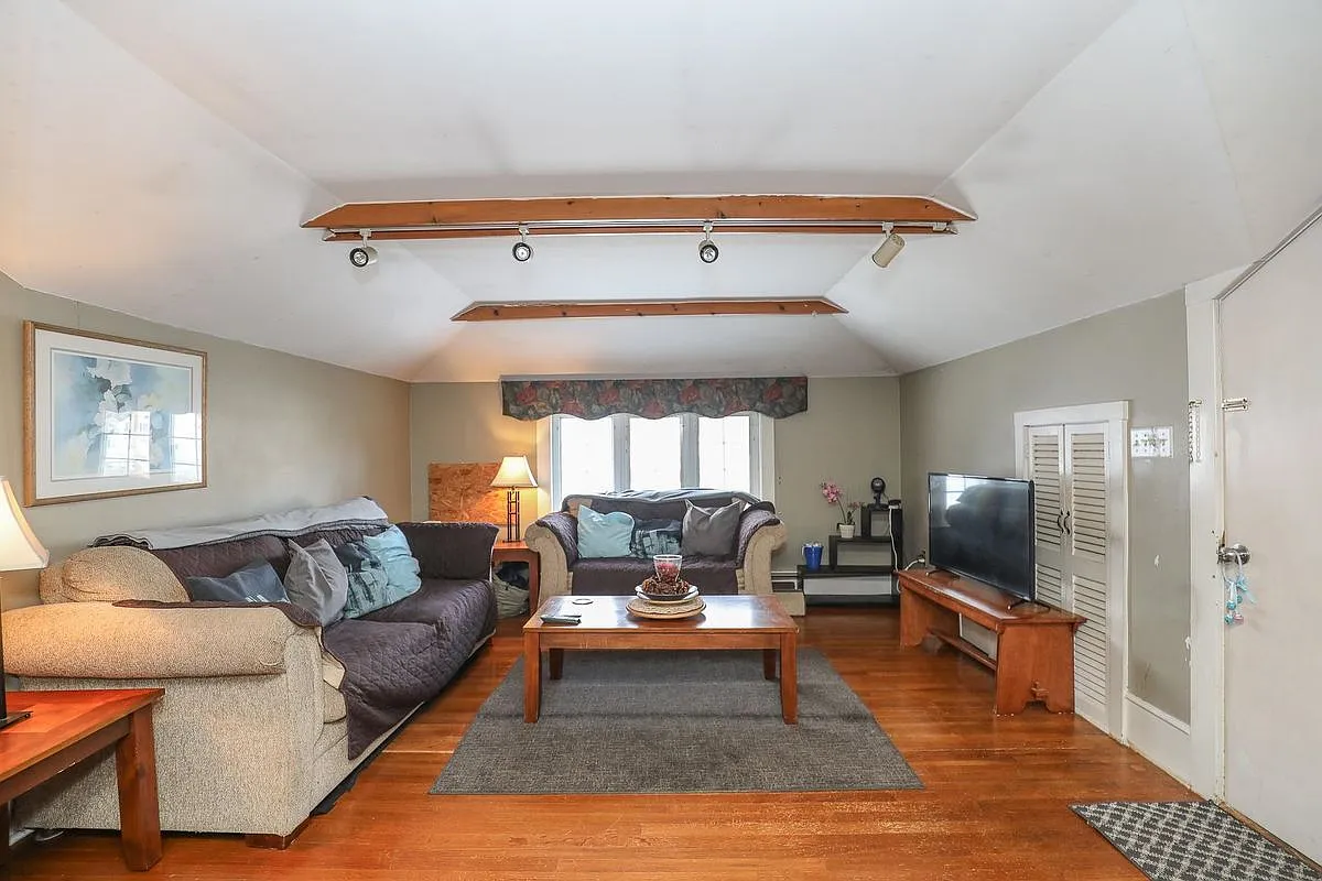 2 bed, 1.0 bath, 1000 sqft, $2,400 — Photo 2