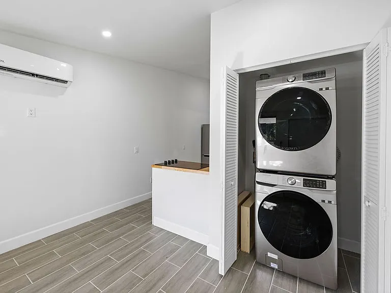 Australian Pines Apartments — Photo 9