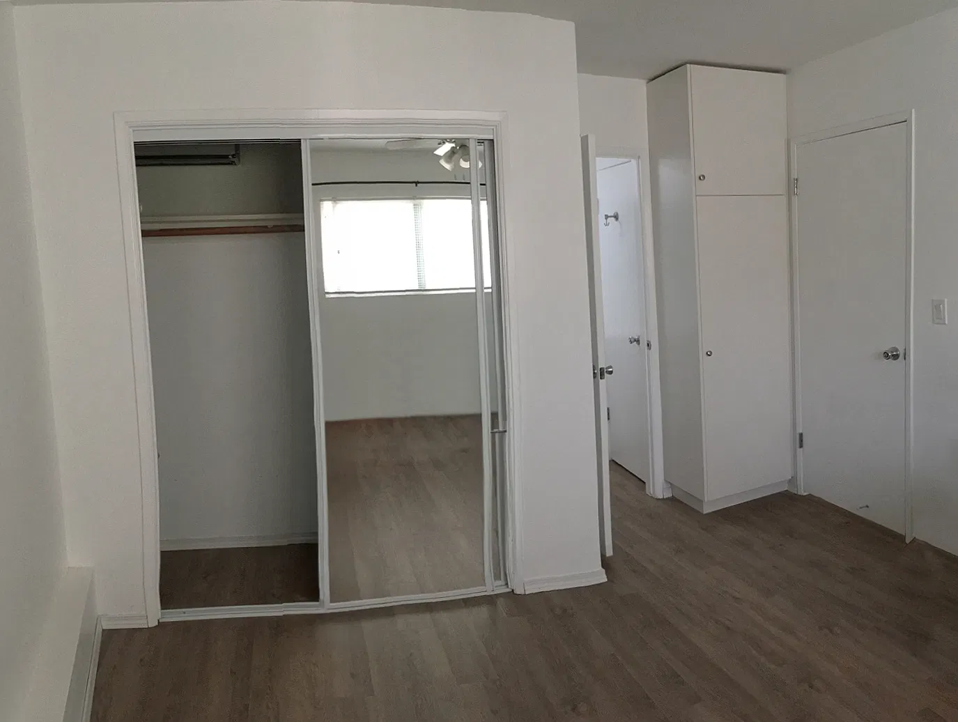 1 bed, 450 sqft, $2,300 — Photo 3