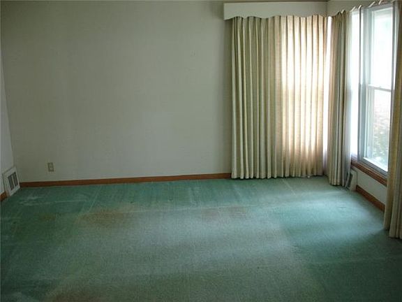 3rd image of 3201 Alden Dr