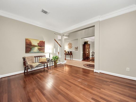 4th image of 402 Groveton Ridge Ln