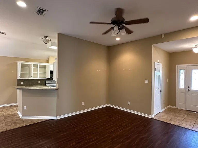 215 Landsburg Ct — Photo 26