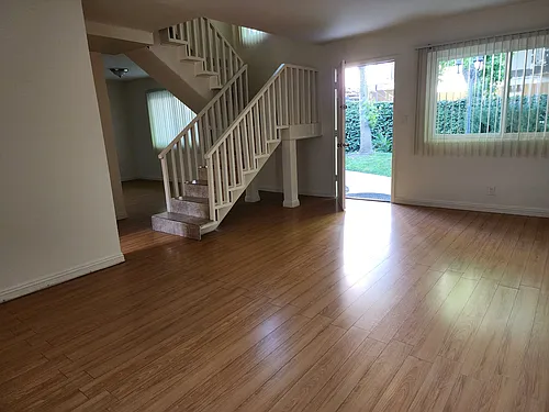 370 Avocado St #3 Photo 1