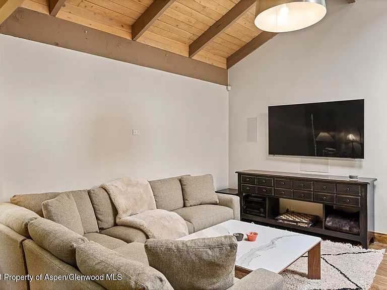 64 Eastwood Dr — Photo 11