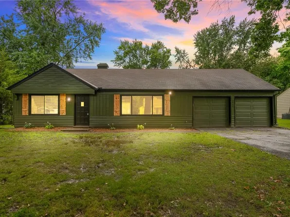 2411 W 77th St, Prairie Village, KS 66208