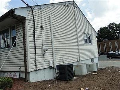 3rd image of 931 Clifton Ave