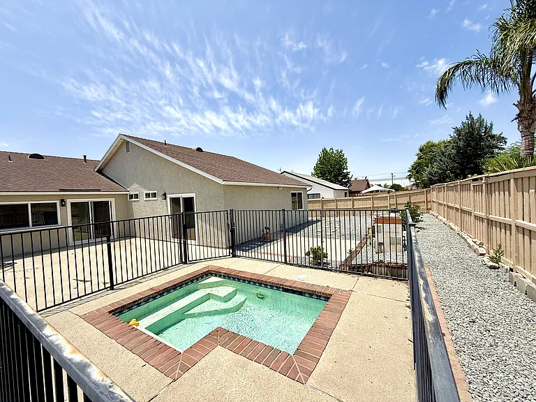 2382 Carlsbad Cir — Photo 24