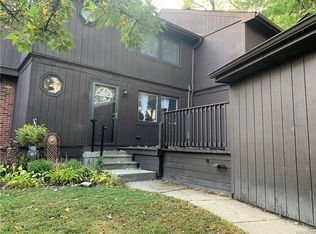 6 Robin Rd, Buffalo, NY 14228