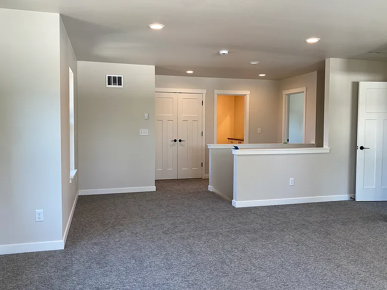 2058 Aaron Dr — Photo 43
