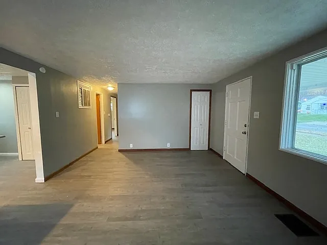 924 E Chippewa Ave — Photo 16