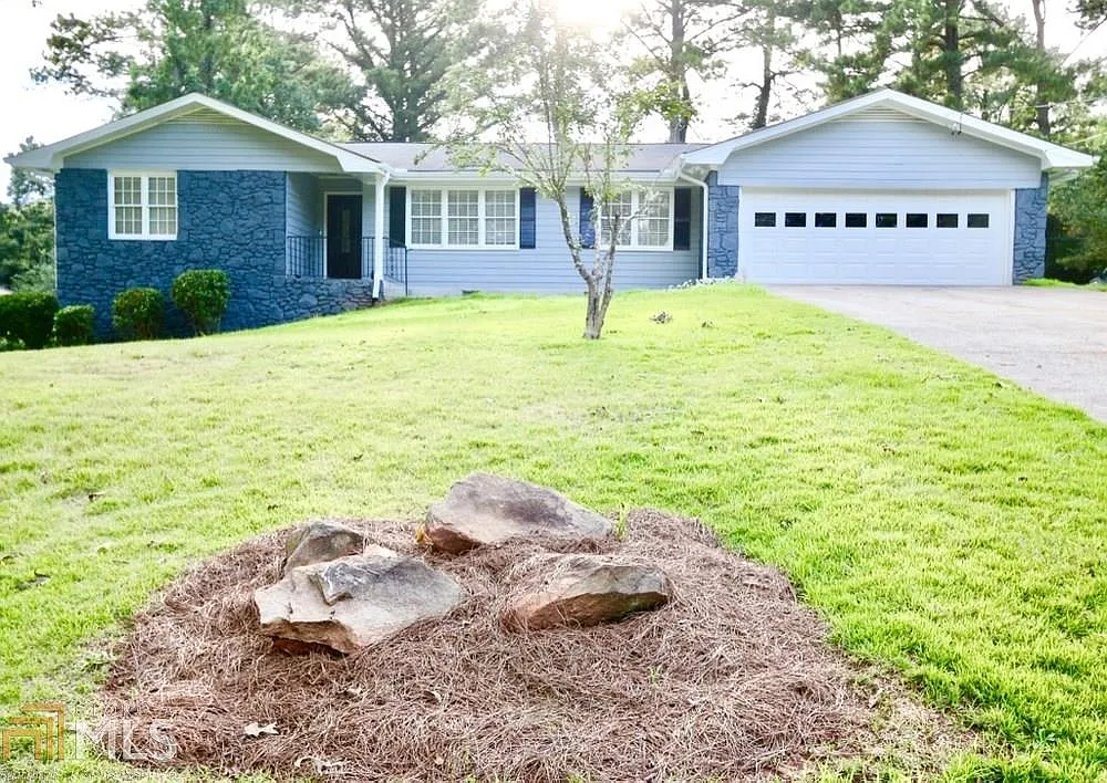3372 Luxembourg Cir photo 1