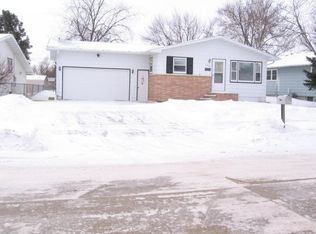 2427 9th Ave S, Grand Forks, ND 58201