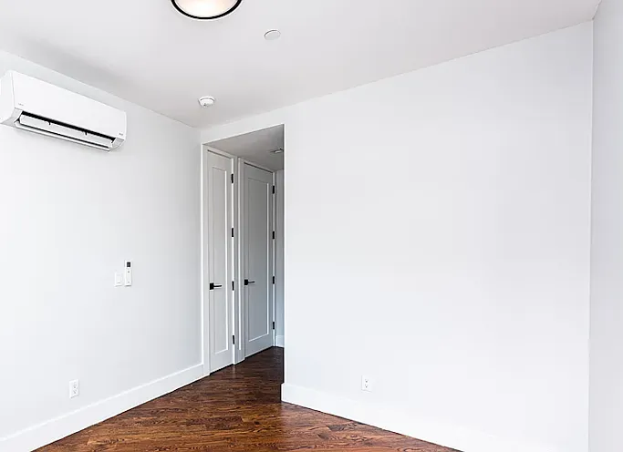 35 Claver Pl #3E — Photo 7