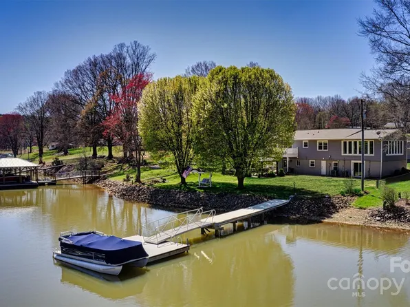 4294 Candlewood Dr, Sherrills Ford, NC 28673