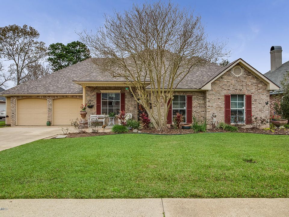 1st image of 204 Country Hollow Ln