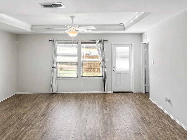 433 Magma Dr — Photo 11