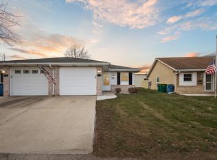 1224 Berkley Cir, Mishawaka, IN 46544