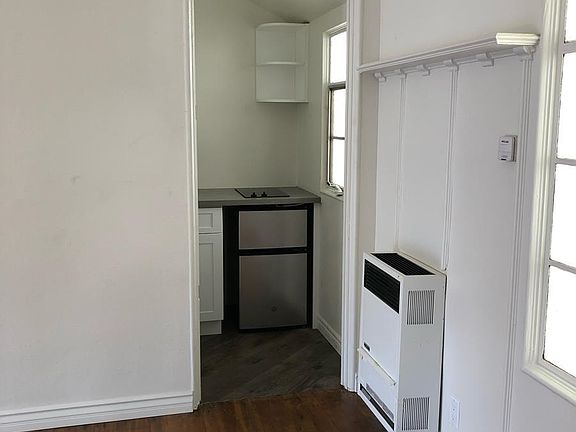 5th image of 1231 1/2 N Sweetzer Ave