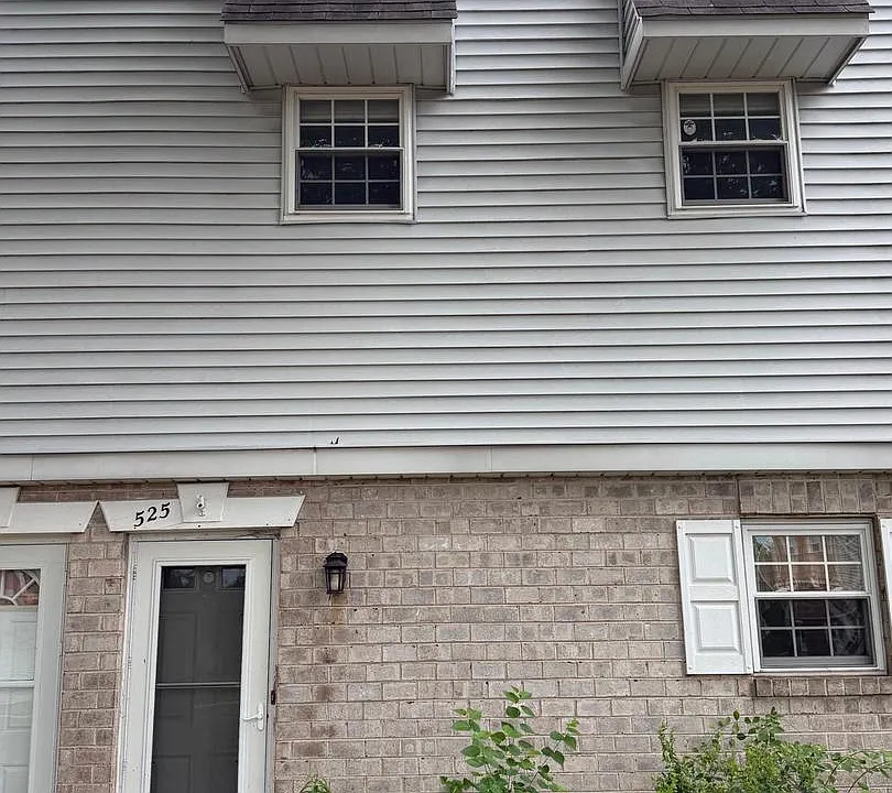525 Village Ln