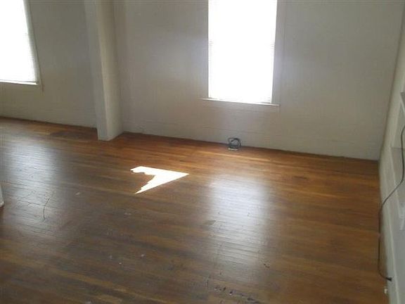 4. 29 S. Jessie Living Room