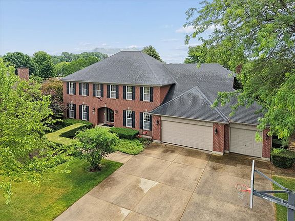 2nd image of 740 Fairway Ln