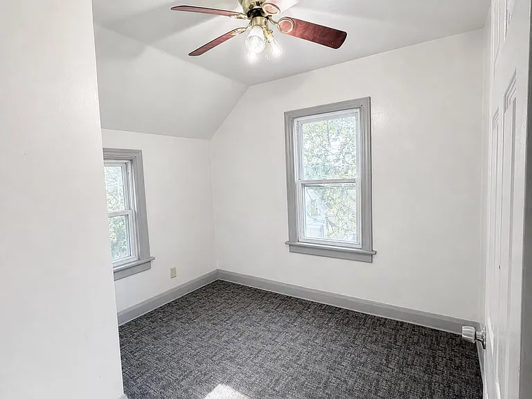 1555 Ridgewood Ave — Photo 9