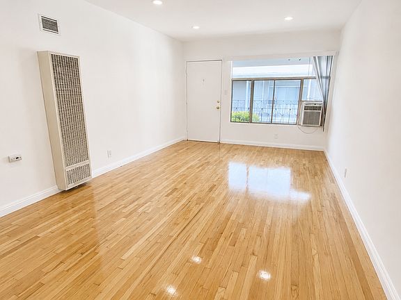 3rd image of 1400 N Gardner St APT 13