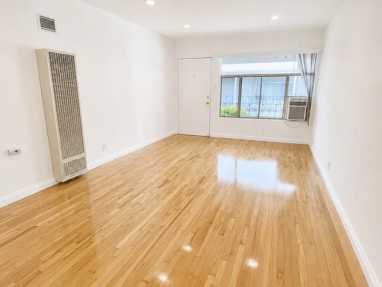 1400 N Gardner St #13 — Photo 3