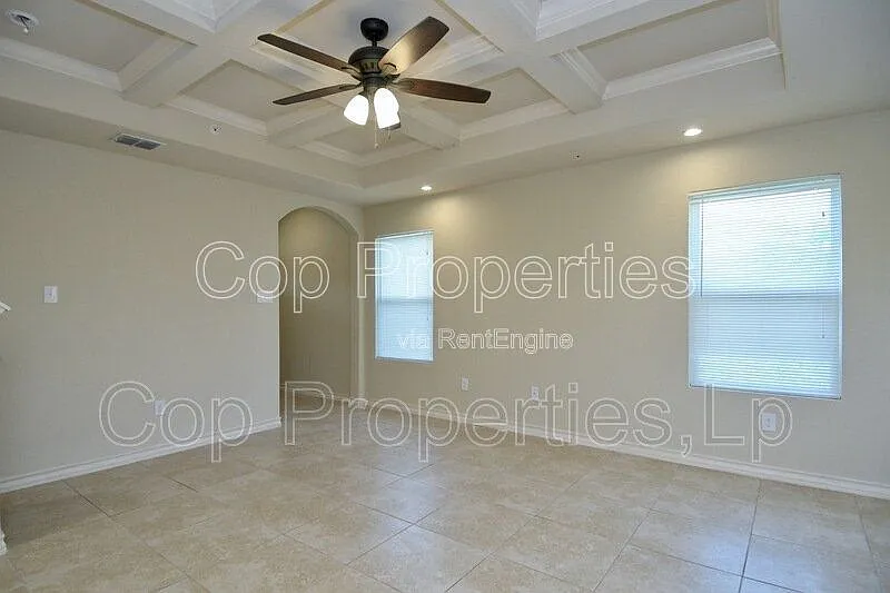 3 bed, 2.5 bath, $1,425 — Photo 2