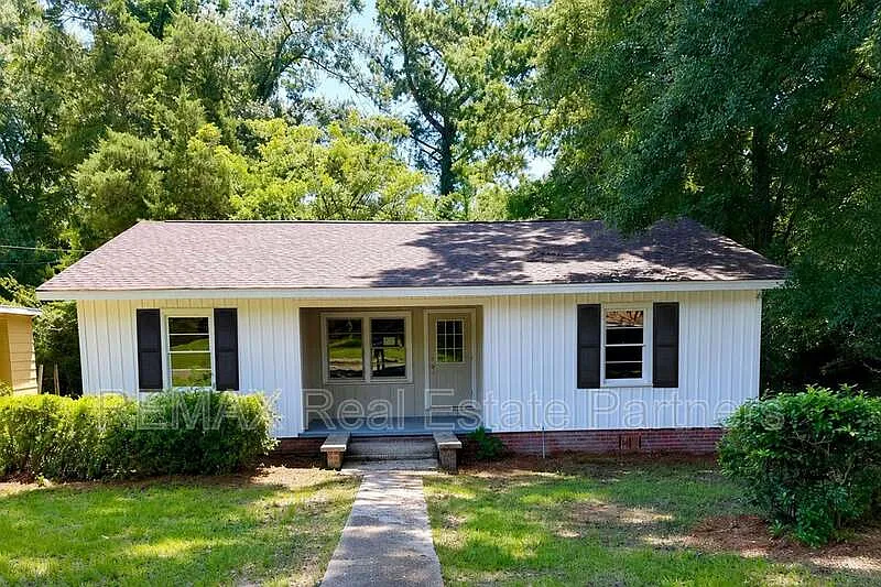3 bed, 2.0 bath, 1421 sqft, $1,650 — Photo 1