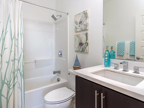 3rd image of 1302 N Capitol Ave #6