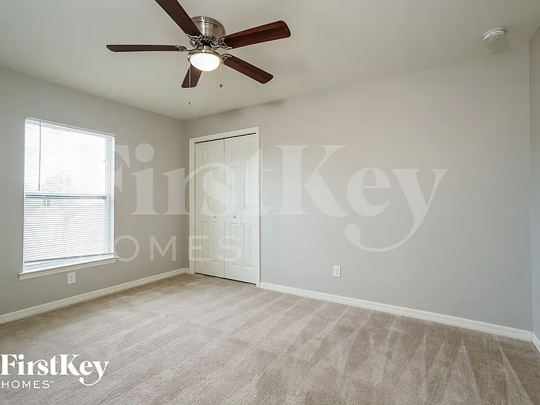 1719 NW 25th Ln — Photo 11