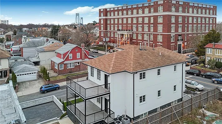 Sold by Remax Edge | media 48