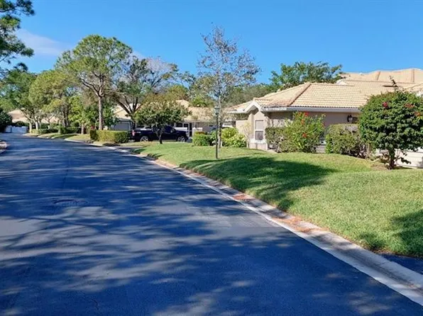306 Emerald Bay Cir Unit J5, Naples, FL 34110