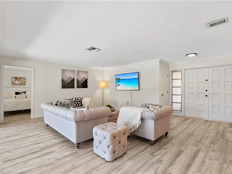 2125 Marina Dr — Photo 10