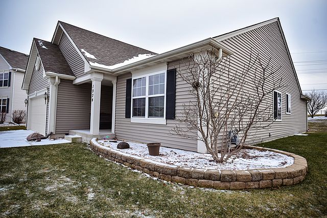 1st image of 1924 Cambridge Ln
