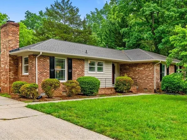 2 Great Castle Ct, Greensboro, NC 27455
