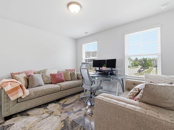 5th image of 6237 Truxton Ln