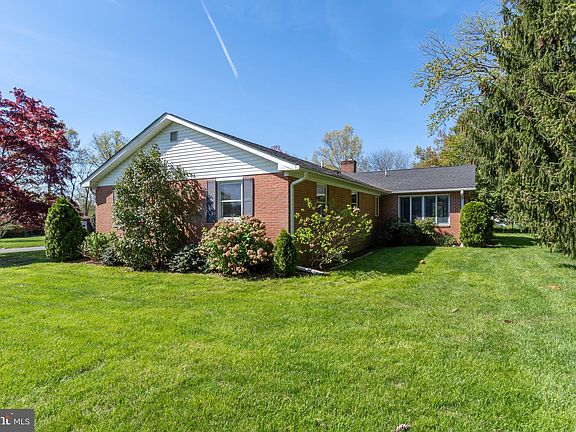 3rd image of 214 Richard Dr