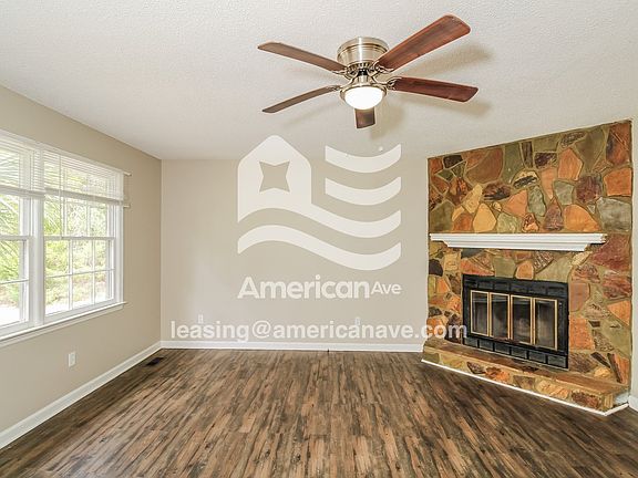 1581_002_wm_-_living_room_13099324.jpg