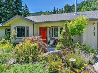 1647 Davis Place Rd, Mount Shasta, CA 96067