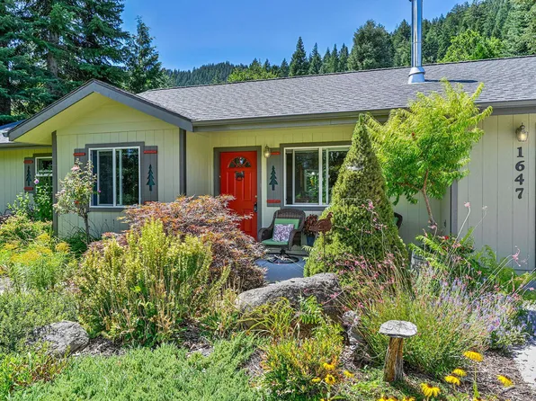 1647 Davis Place Rd, Mount Shasta, CA 96067