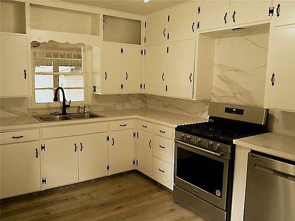 4th image of 1109 N Phoenix Ave