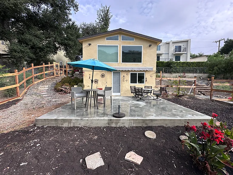 1070 Alta Vista Rd — Photo 2